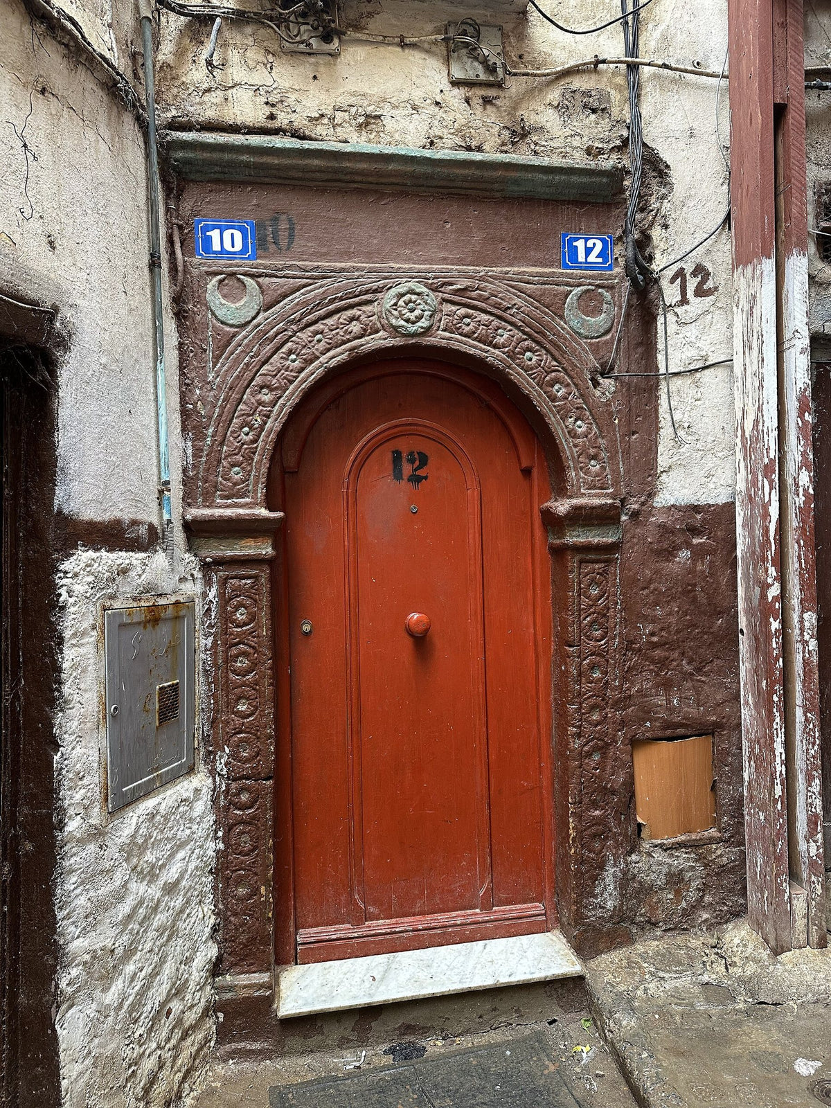 Porte rouge d’une maison de la Casbah d’Alger